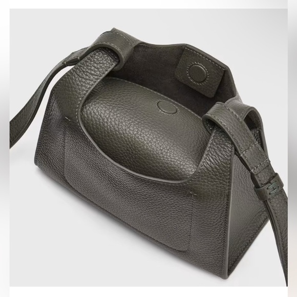 Cuyana Double Loop Shoulder Bag in dark olive - Picture 4 of 10